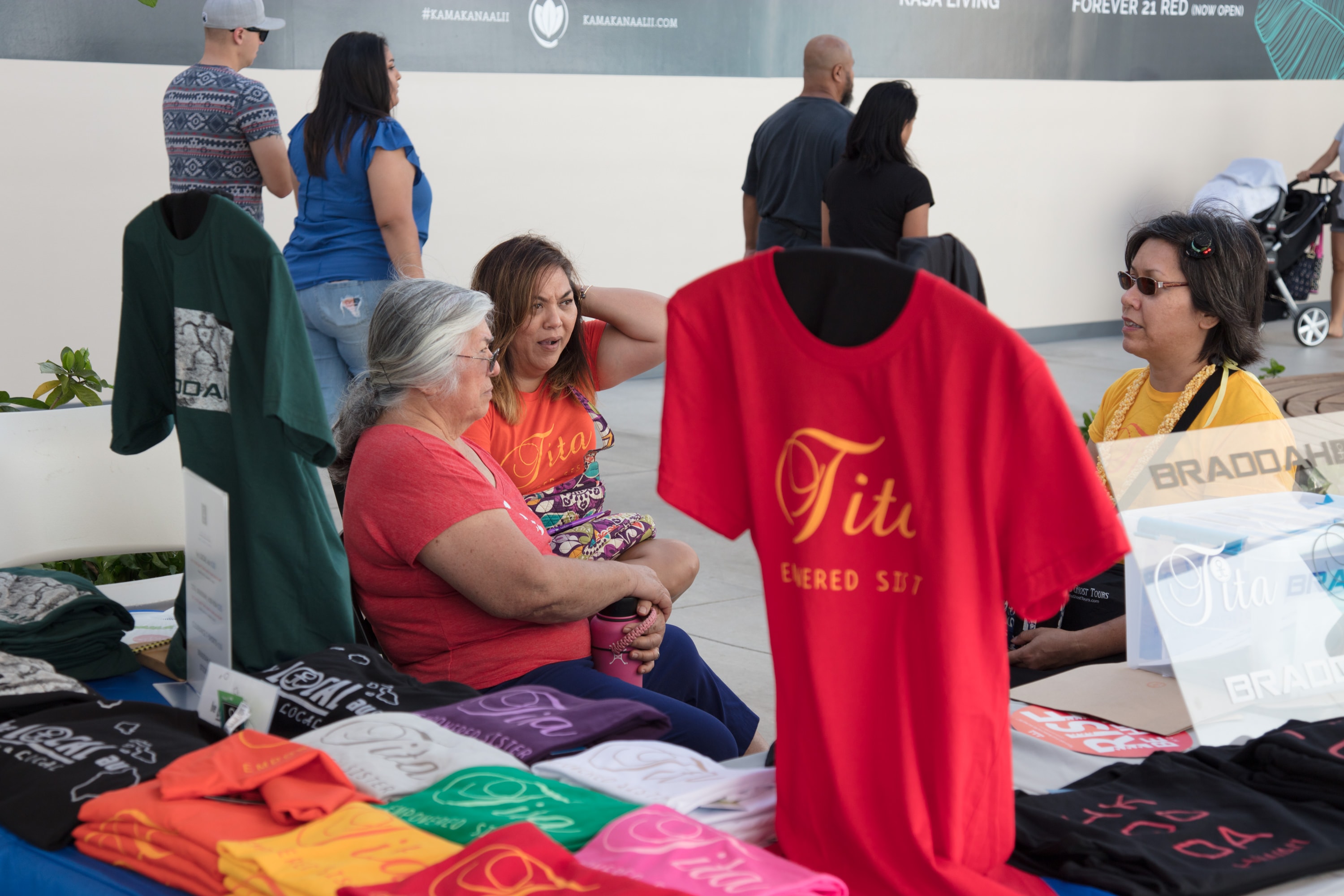 People shopping at outdoor merchandise vendor