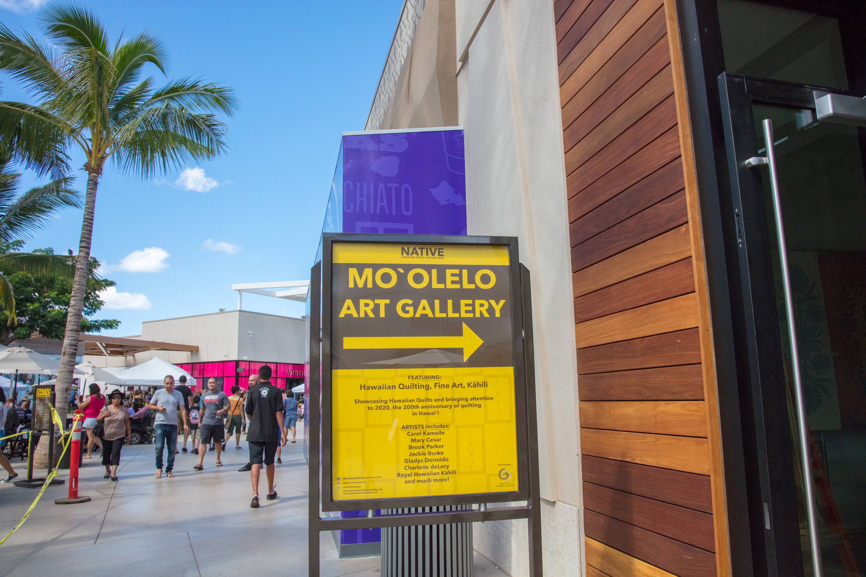 Moʻolelo art gallery sign Hawaii street
