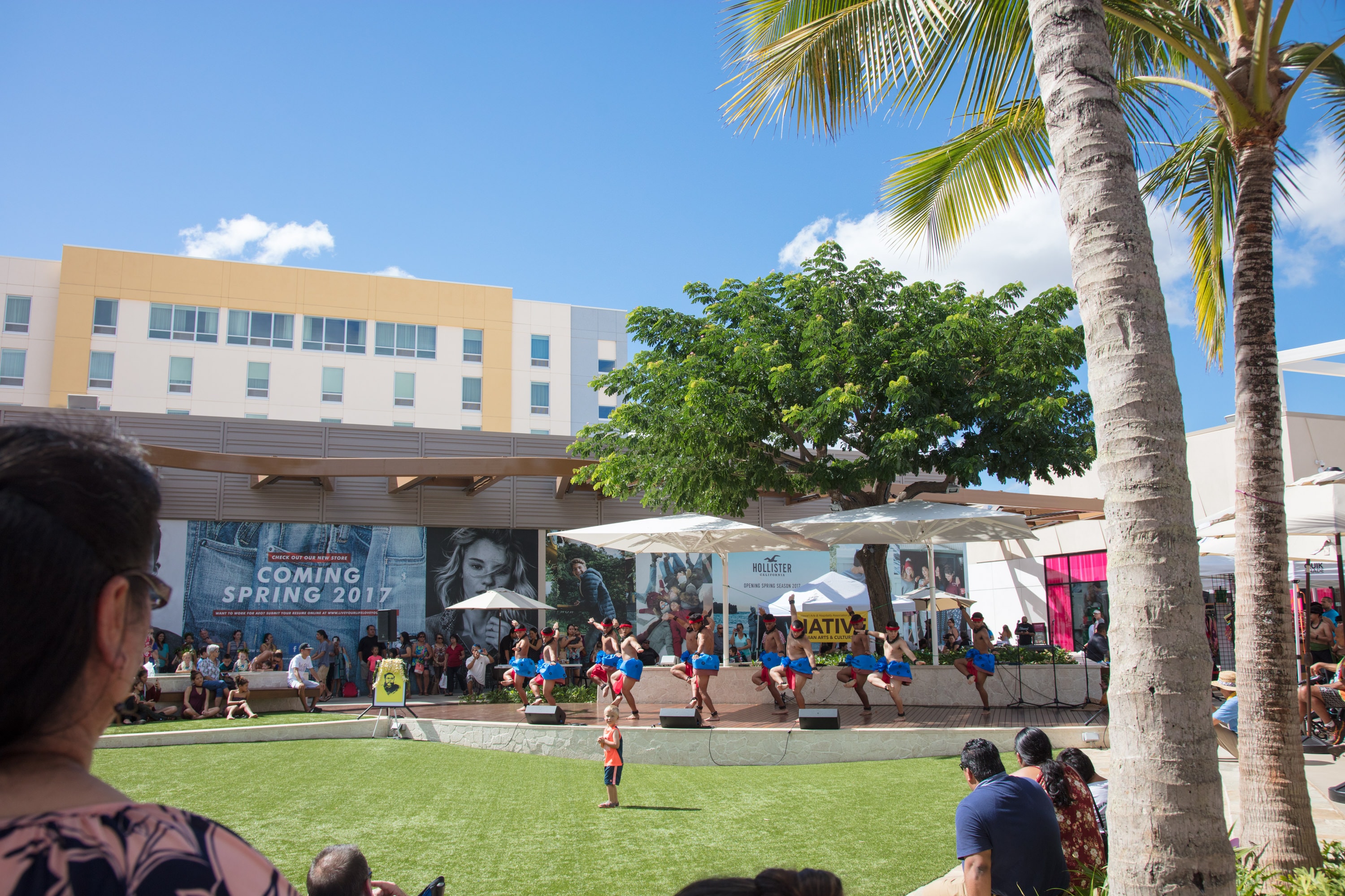 Outdoor shopping mall event with performers