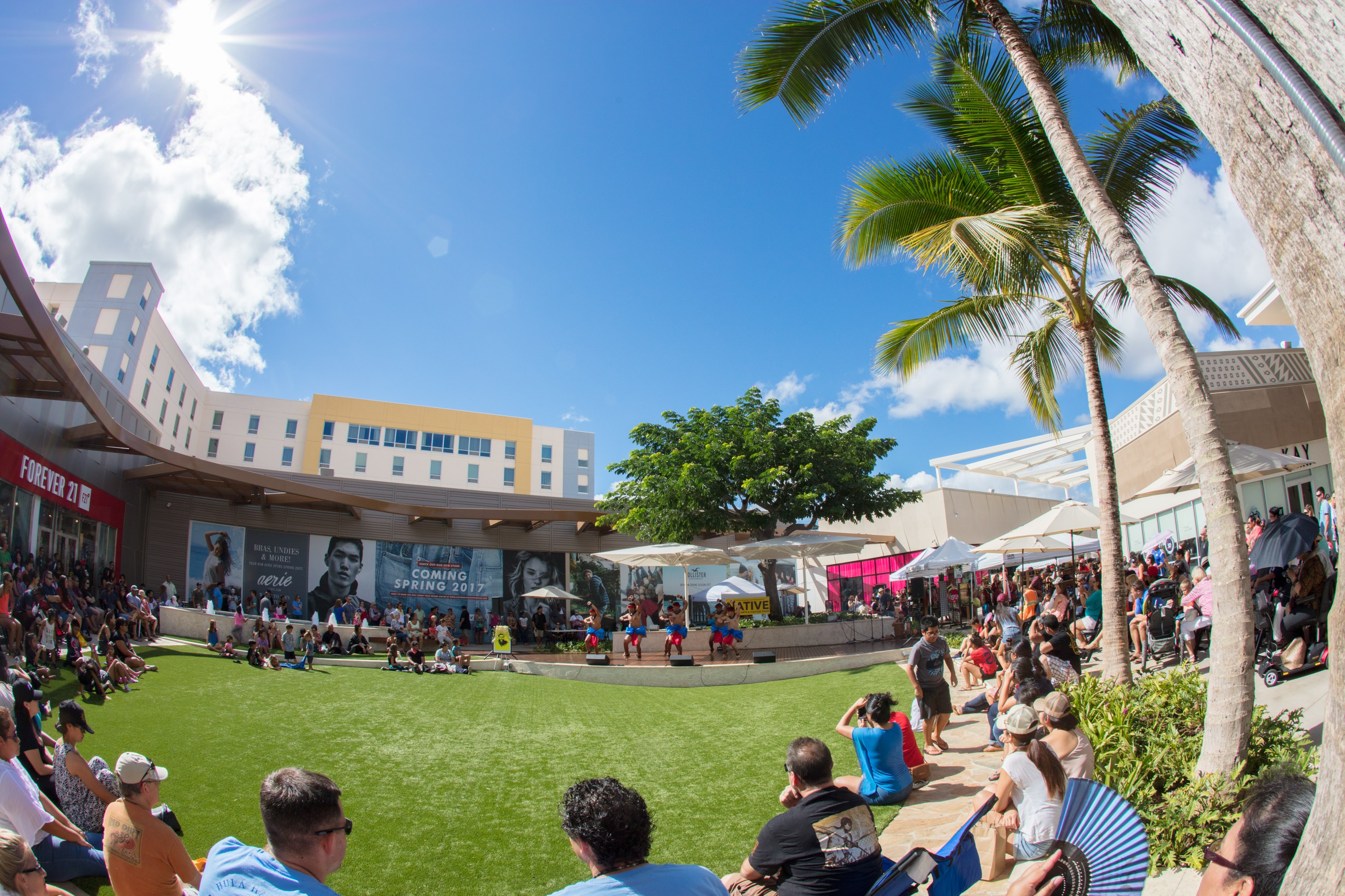Outdoor shopping mall courtyard tropical setting